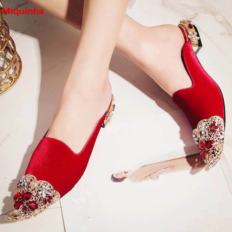 Miquinha luxurey crystal metalen decoratie puntschoen vrouwen novelty sandalen zomer slip op rode kleur vrouwen casual flock schoenen