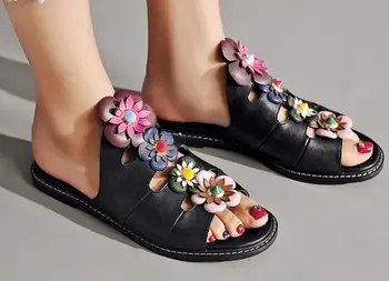 2017 Zomer hoge kwaliteit lederen slippers sexy open teen kleurrijke bloem decoraties platte sandaal klinknagels studded gladiator slides
