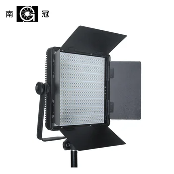 Nanguang CN-600SA LED Studio Panel Light met Barndoors en V-mount Ra95 5400 K naar 3200 K 600 STKS LED lamp